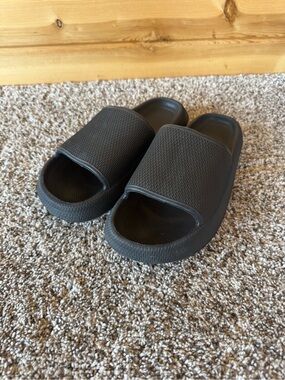 Black Textured Slide Sandals